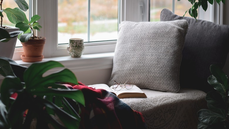 How to Create a Cozy Reading Nook at Home